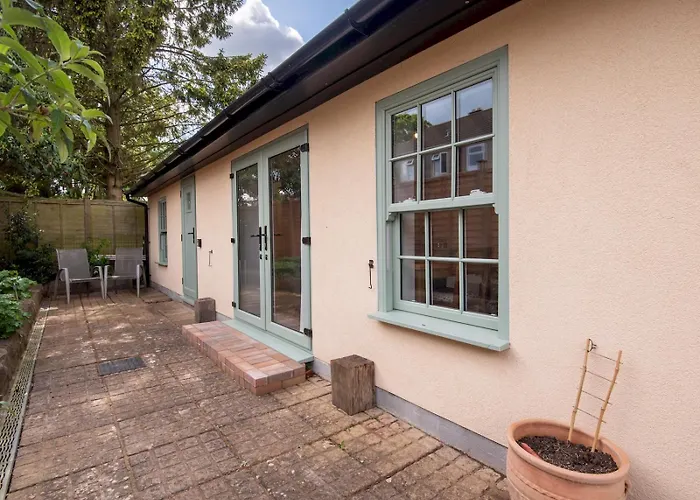 Pass The Keys Charming Garden Cottage With Parking